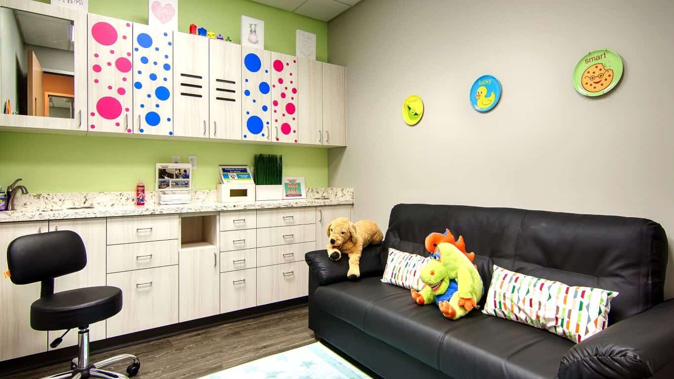 Treatment room with a sofa and plush toys for parents and children